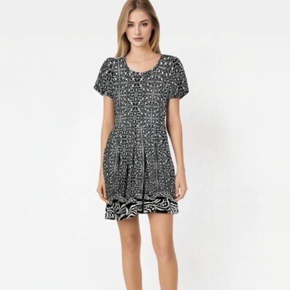 Lularoe Amelia Dress Womens size XS Flare Stretch Gorgeous White Black Pattern - Picture 1 of 9